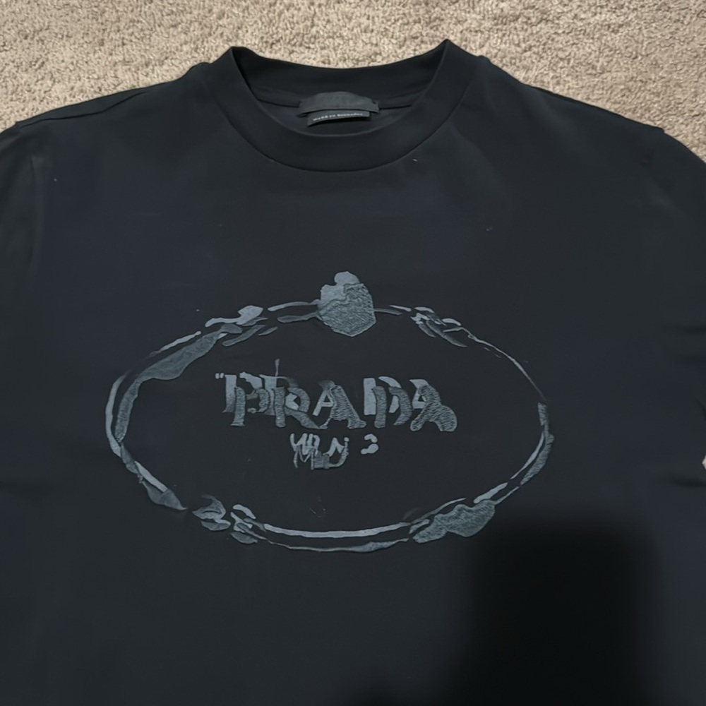 Prada - Picture 3 of 5